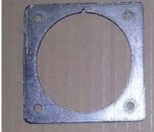 Dichtungsring aus Metall mit quadratischem Rahmen und runder Aussparung in der Mitte, geeignet für Remeha Brenneranwendungen. Vier Montagebohrungen vorhanden.